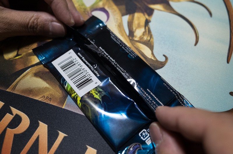 Tcg 持ち帰りに便利なブースター パックの開け方 片開き 紙束mtg